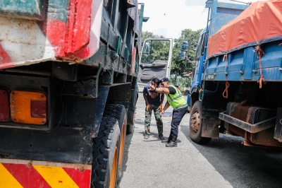 Report: Low pay, strict enforcement causing severe shortage of lorry drivers
