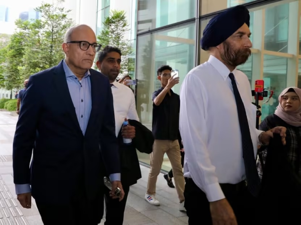 S Iswaran (left) arriving at the State Courts on Jan 18, 2024. — TODAY pic