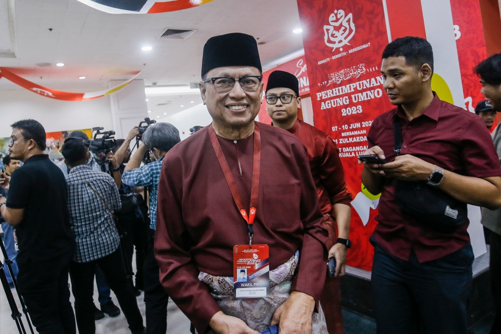 Criticism of the judiciary does not necessarily mean an attempt to interfere with court matters, Umno supreme council member Datuk Mohd Puad Zarkashi said today. — Picture by Hari Anggara