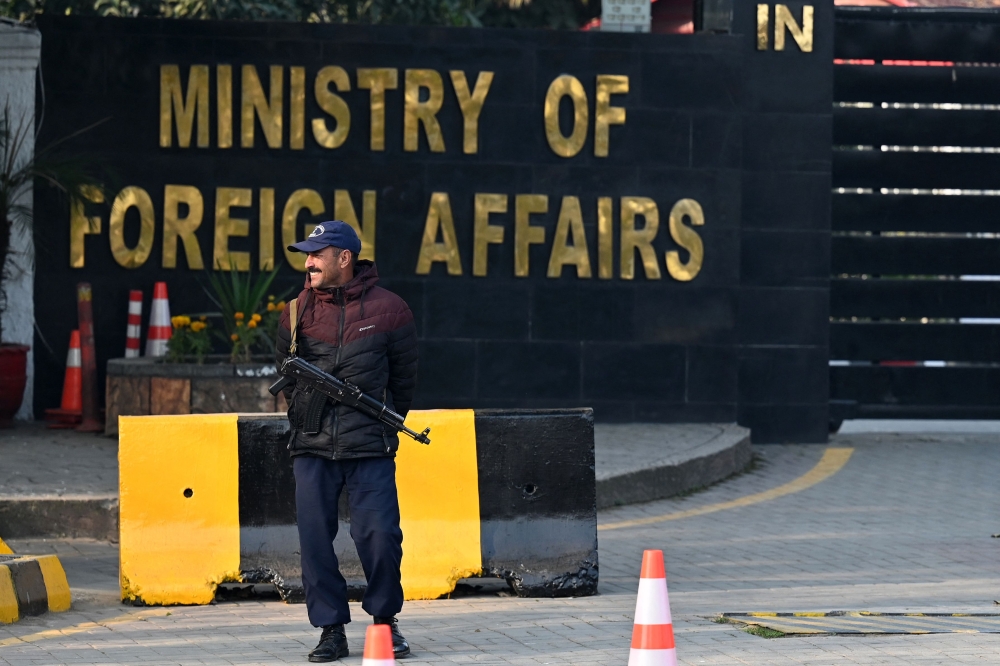 A Pakistani police officer stands guard outside the Ministry of Foreign Affairs in Islamabad on January 18, 2024. — AFP pic