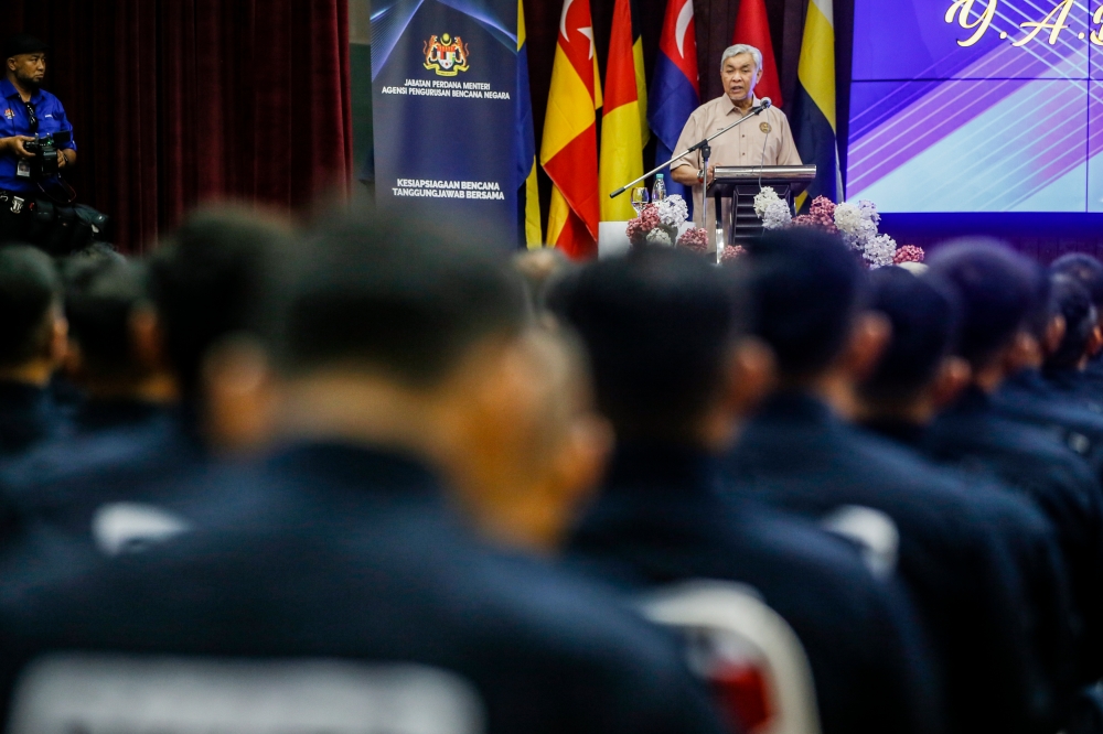 Deputy Prime Minister Datuk Seri Ahmad Zahid Hamidi, who is also National Disaster Management Committee chairman, said the post-flood mission planning will be carried out in collaboration with the Fire and Rescue Department (JBPM), the Malaysian Armed Forces (MAF) and other government agencies. — Picture by Hari Anggara