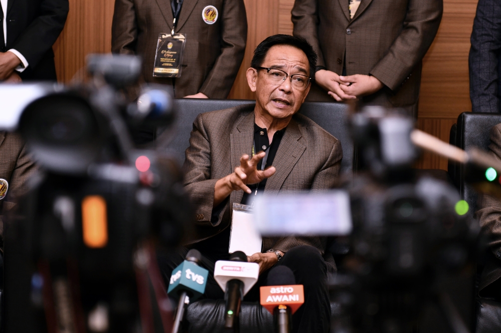 Tourism, Creative Industry and Performing Minister Datuk Seri Abdul Karim Rahman Hamzah today said the state Cabinet meeting two days ago did not discuss the appointment of a new Sarawak Governor to replace Tun Abdul Taib Mahmud. — Bernama pic