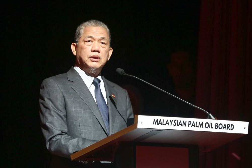 Deputy Prime Minister Datuk Seri Fadillah Yusof has instructed the Ministry of Energy Transition and Public Utilities and the Ministry of Public Work to find the best solution to resolve the water supply issue in Sabah. — Picture by Yusof Mat Isa