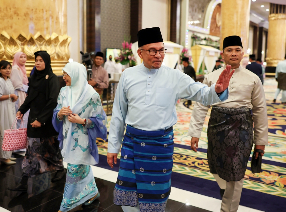 Prime Minister Datuk Seri Anwar Ibrahim and wife Datin Seri Dr Wan Azizah Wan Ismail are among distinguished guests present at a  Royal Tea Reception at Istana Negara ahead of the completion of Yang di-Pertuan Agong Al-Sultan Abdullah Ri'ayatuddin Al-Mustafa Billah Shah’s reign as the head of state January 20, 2024. — Bernama pic