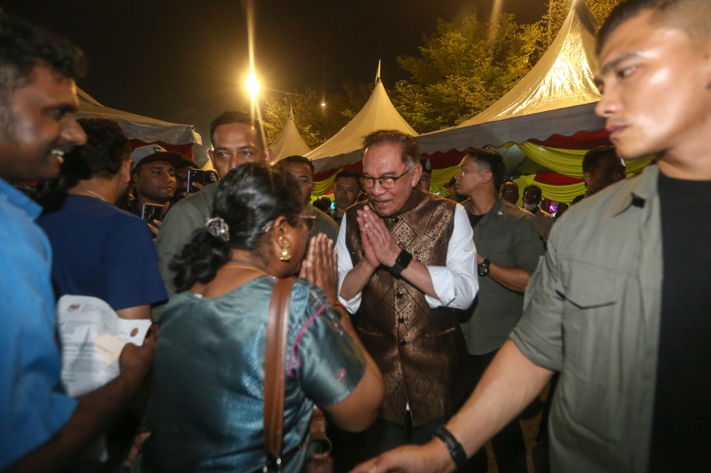 Prime Minister Datuk Seri Anwar Ibrahim greets participants during the National Ponggal 2024 celebration at Padang Chetty in Klang January 20, 2024. — Picture by Yusof Mat Isa 