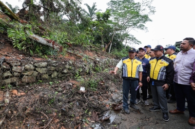 Minister: Works Ministry approves RM113m for road, slope maintenance affected during north-east monsoon floods - Vimarsana News
