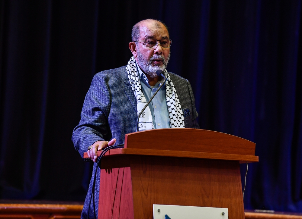 Former foreign minister Tan Sri Syed Hamid Albar delivers his keynote address at the International Institute of Advanced Islamic Studies in Kuala Lumpur, January 21, 2024. — Bernama pic 
