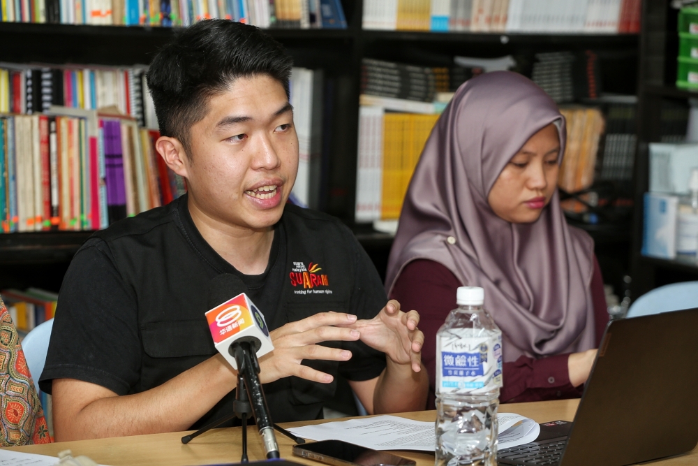 Suaram coordinator Wong Yan Ke (left) at a press conference in Petaling Jaya January 22, 2024. —Picture by Choo Choy May