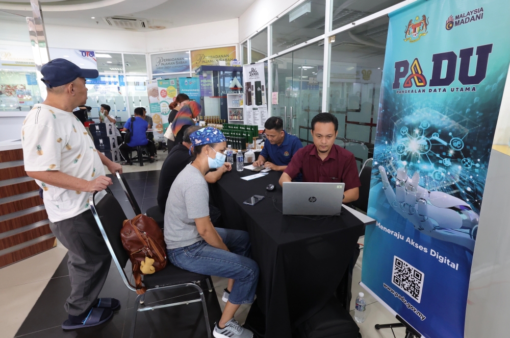 The Public Service Department said all civil servants are required to register and update their information on the Central Database Hub (Padu) system by February 15.— Bernama pic