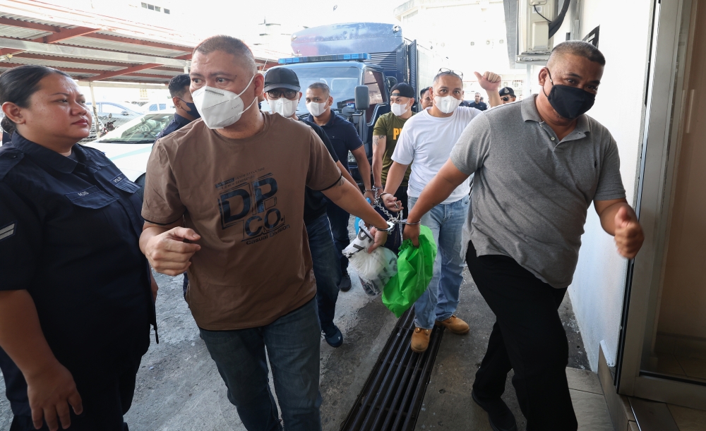 Six policemen arrived at the High Court for the trial of the murder of e-hailing driver Nurman Bakaratu in Tawau January 22, 2024. — Bernama pic