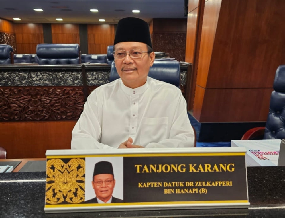 Tanjong Karang MP Datuk Dr Zulkafperi Hanapi said his decision to support Anwar is to protect the wellbeing of his coastal Selangor constituents and ensure they receive federal funds for infrastructure and development projects. — Picture from Facebook/Zulkafperi Hj Hanapi