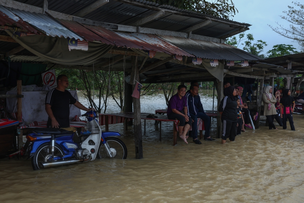 The floods, following continuous heavy rain since last Monday, forced the evacuation of more than 100 families to the relief centre (PPS) at Sekolah Kebangsaan (SK) Changgai, here yesterday.