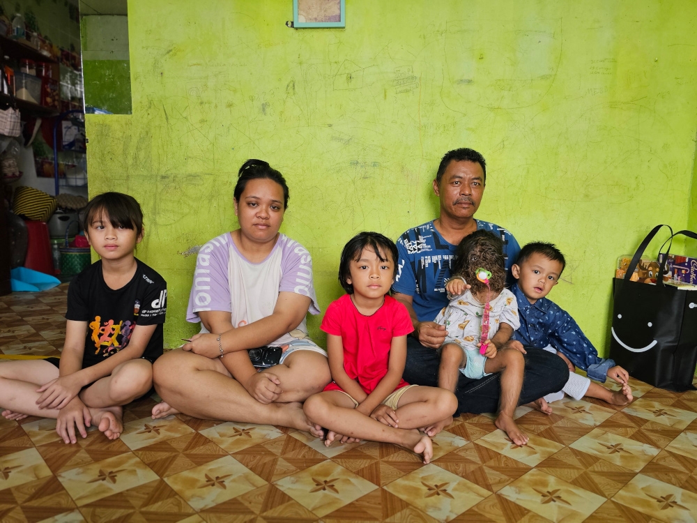 Ronald and Theresa have four children, with Missclyen being the youngest and the only one diagnosed with Congenital Generalised Hypertrichosis. ― Picture by Kan Ann Chye