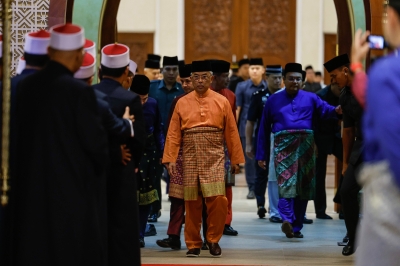 King watches Bernama TV special documentary on His Majesty
