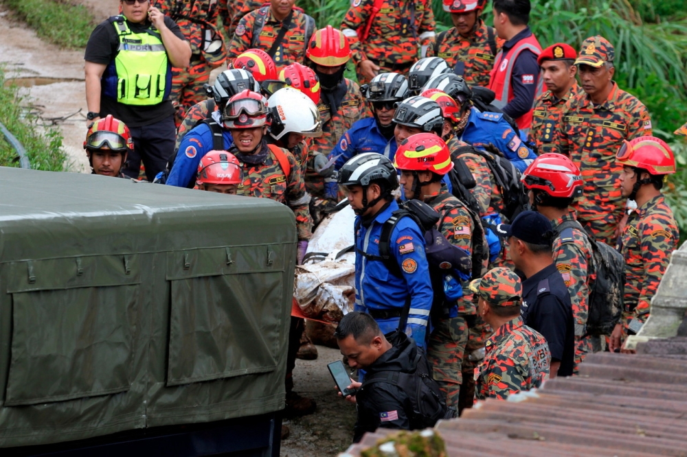 Another body of a landslide victim in Kampung Raja, Blue Valley, Cameron Highlands, was found at 12.15 this afternoon, January 27, 2024. — Bernama pic