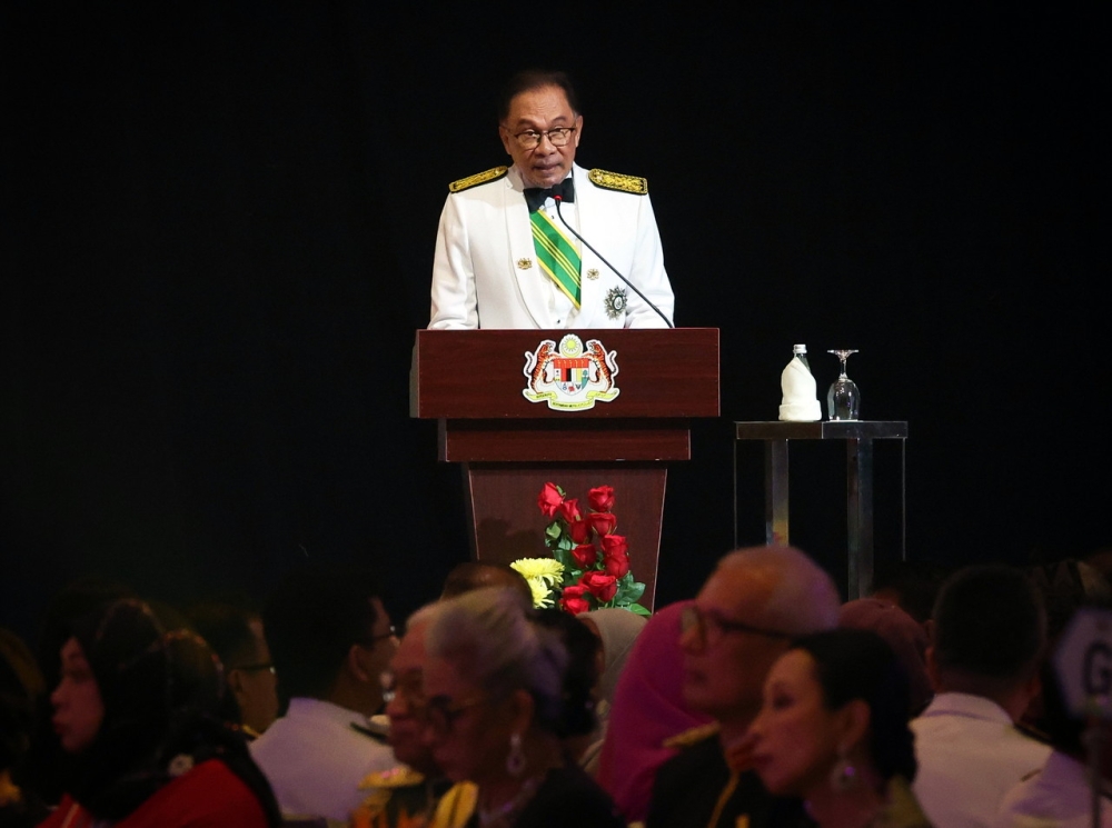 Prime Minister Datuk Seri Anwar Ibrahim addressing the State Banquet in conjunction with the end of the reign of the 16th Yang di-Pertuan Agong, January 27, 2024. — Bernama pic