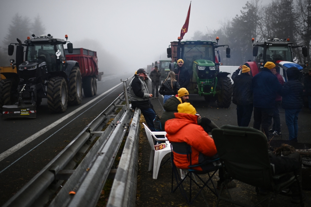 Farmers blocking a part of the A62 highway near Agen in south of France. — AFP pic