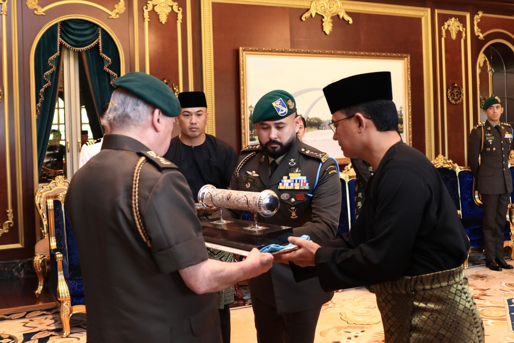 Regent of Johor Tunku Mahkota Ismail Sultan Ibrahim (left) set up the Tunku Ismail Youth Club, which serves as a platform for the youth community in the state to carry out leisurely recreational activities. — Bernama pic