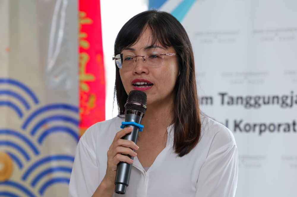 Deputy Communications Minister Teo Nie Ching said the National Scam Response Centre recorded losses of RM1.34 billion, in 33,234 online crime cases, from January 1 to December 8 last year. — Bernama pic