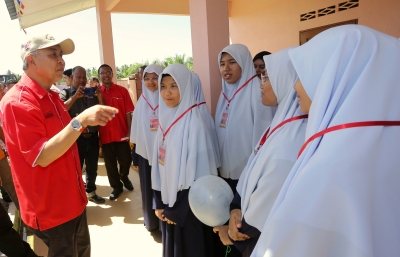 Bagan Datuk to be developed into education hub, says DPM Zahid - Vimarsana News
