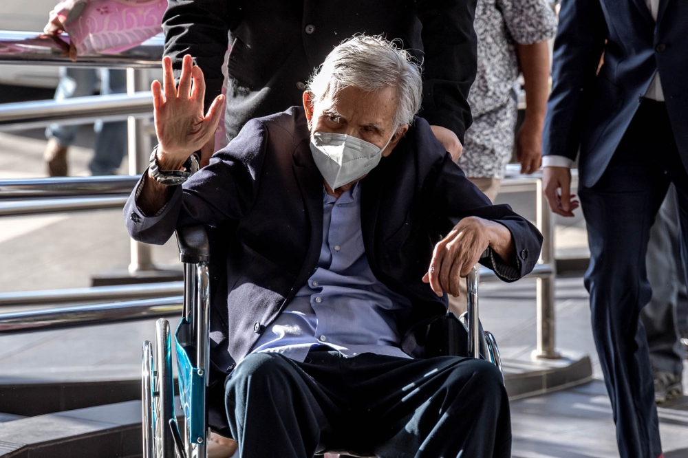 Former finance minister Tun Daim Zainuddin arrives at the Kuala Lumpur Court Complex January 29, 2024. — Picture by Firdaus Latif