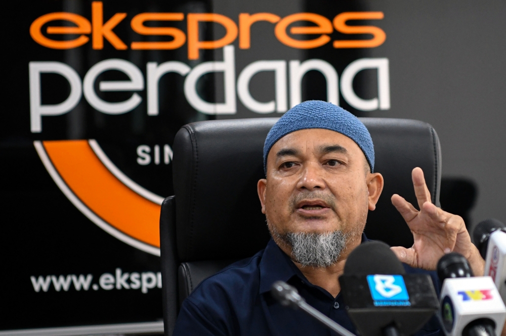 Malay Express Bus Operators Association Peninsular Malaysia president Laili Ismail speaks at a press conference at the Ekspres Perdana operations office in Kota Baru, January 29, 2024. — Bernama pic 