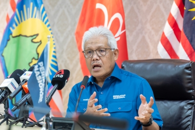 Hamzah: Bersatu to take legal action against reps who back PM Anwar - Vimarsana News