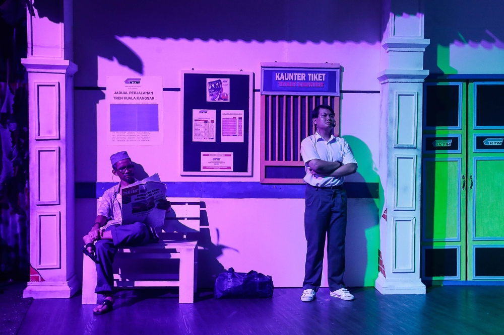 The Artspire performing arts students participated in  the 'Teratai' theatre performance at 'Tirai 2024'. — Picture by Sayuti Zainudin