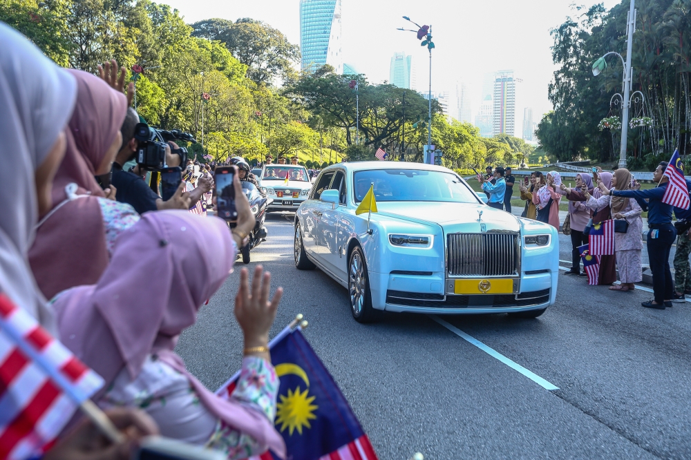 The Royal vehicle carrying Yang di-Pertuan Agong Al-Sultan Abdullah Ri'ayatuddin Al-Mustafa Billah Shah and Raja Permaisuri Agong Tunku Azizah Aminah Maimunah Iskandariah passing well-wisher along Jalan Parliament during sending-off ceremony in Kuala Lumpur January 30, 2024. — Picture by Yusof Mat Isa