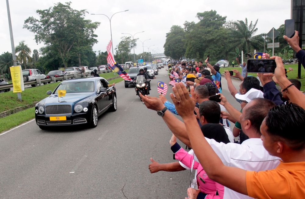 People wave to Yang di-Pertuan Agong Al-Sultan Abdullah Ri’ayatuddin Al-Mustafa Billah Shah and the Raja Permaisuri Agong Tunku Azizah Aminah Maimunah Iskandariah as they welcome the royal couple back in Pahang, January 30, 2024. — Bernama pic