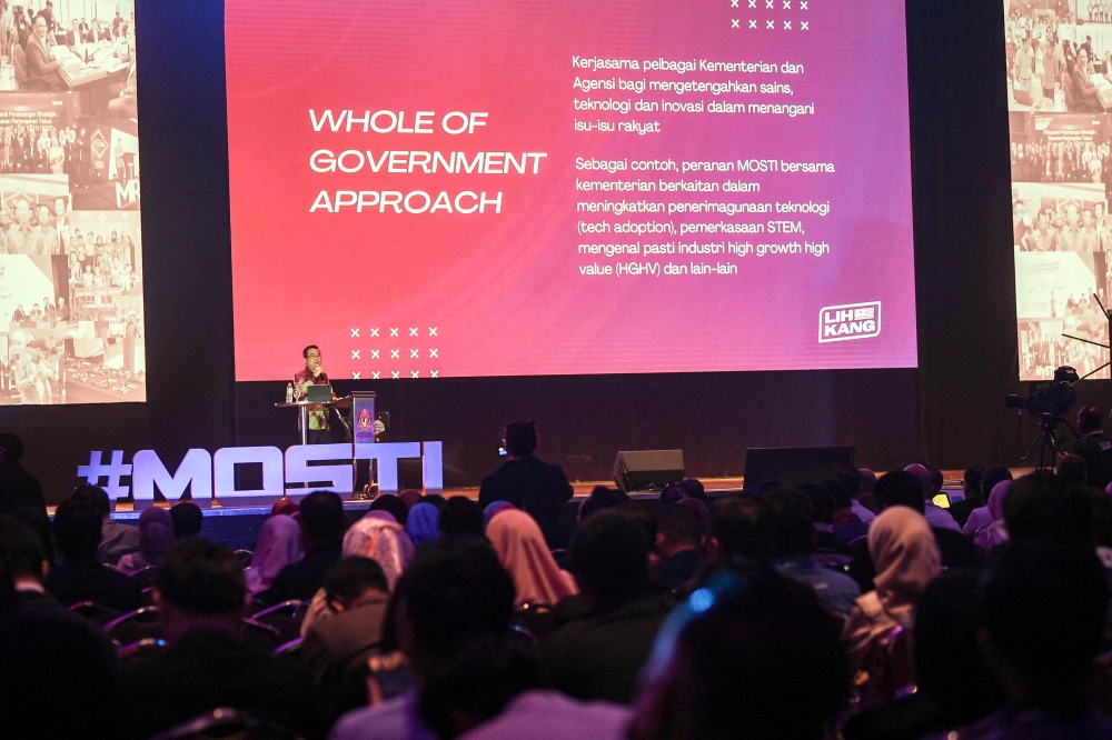 Minister of Science, Technology, and Innovation Chang Lih Kang said the government is inviting local companies to submit Requests for Proposals for Malaysia’s Remote Sensing Satellite Development project, starting tomorrow. — Bernama pic