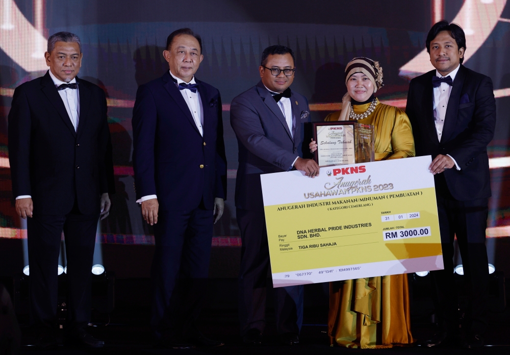 Selangor Menteri Besar Datuk Seri Amirudin Shari at the Selangor State Development Corporation’s (PKNS) Entrepreneurs Awards Night in Shah Alam January 31, 2024. — Bernama pic