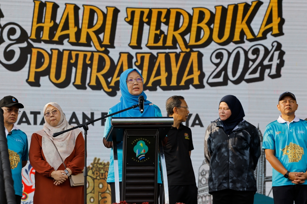 Federal Territories Minister Dr Zaliha Mustafa officiating Federal Territories Day and Putrajaya Open Day (POD) 2024 in Putrajaya February 1, 2024. — Bernama pic