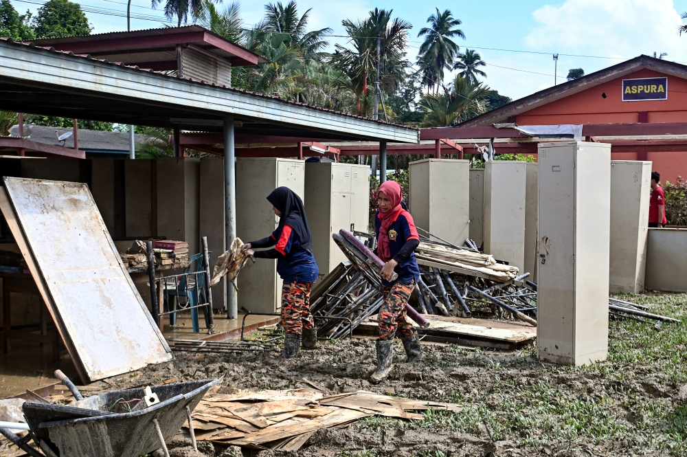 Members of the Malaysian Fire and Rescue Department help clear areas of Sekolah Kebangsaan Pasir Raja affected by the recent mud flood, Dungun, February 1, 2024. — Bernama pic 
