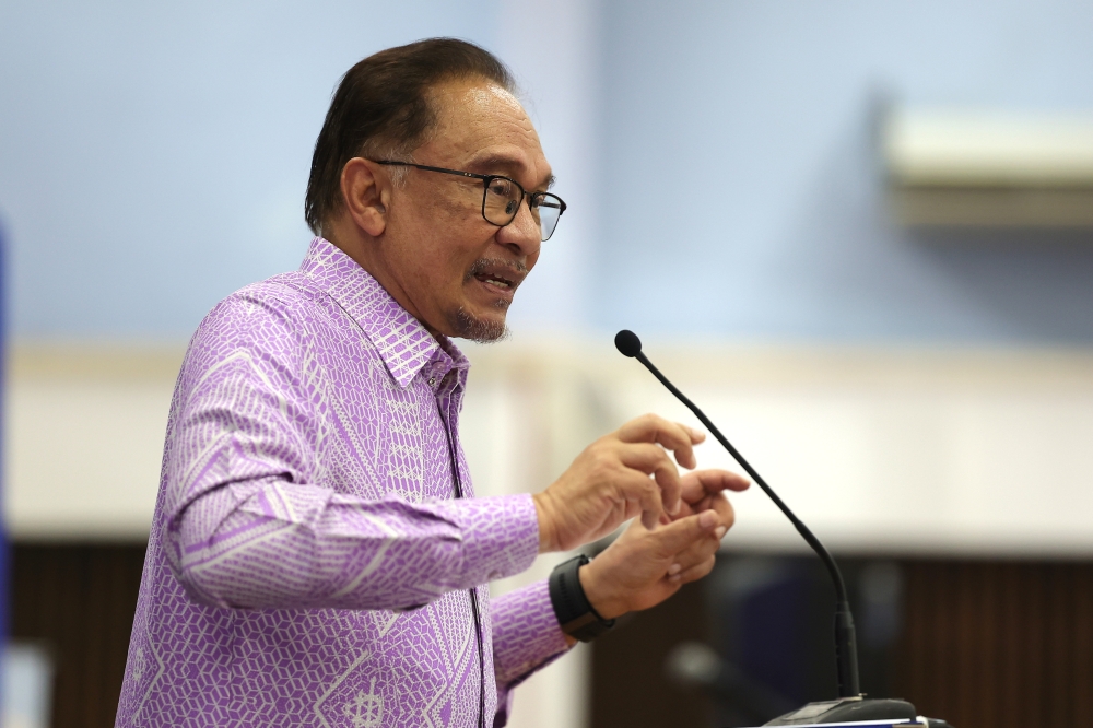 Prime Minister Datuk Seri Anwar Ibrahim speaks at the Negeri Sembilan state-level Madani Programme (State and Federal Government heads) at Kem Wawasan Negara Ulu Sepri, Rembau, February 1, 2024. — Bernama pic 