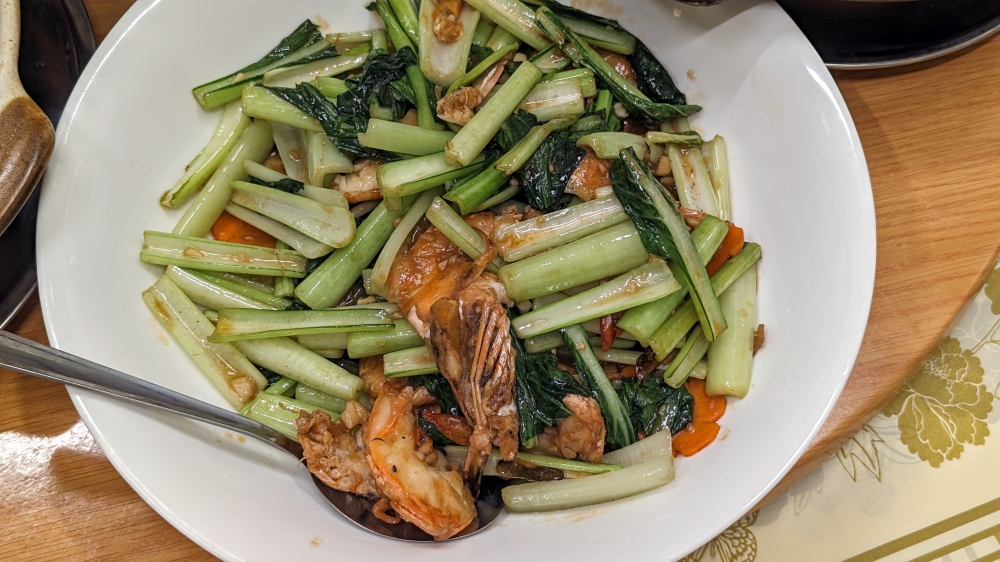 Fry Cameron Sawi with Sliced Crystal Prawn.