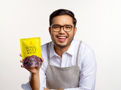 Following success of Sambal Nyet, local online entrepreneur Khairul Aming launches second product today