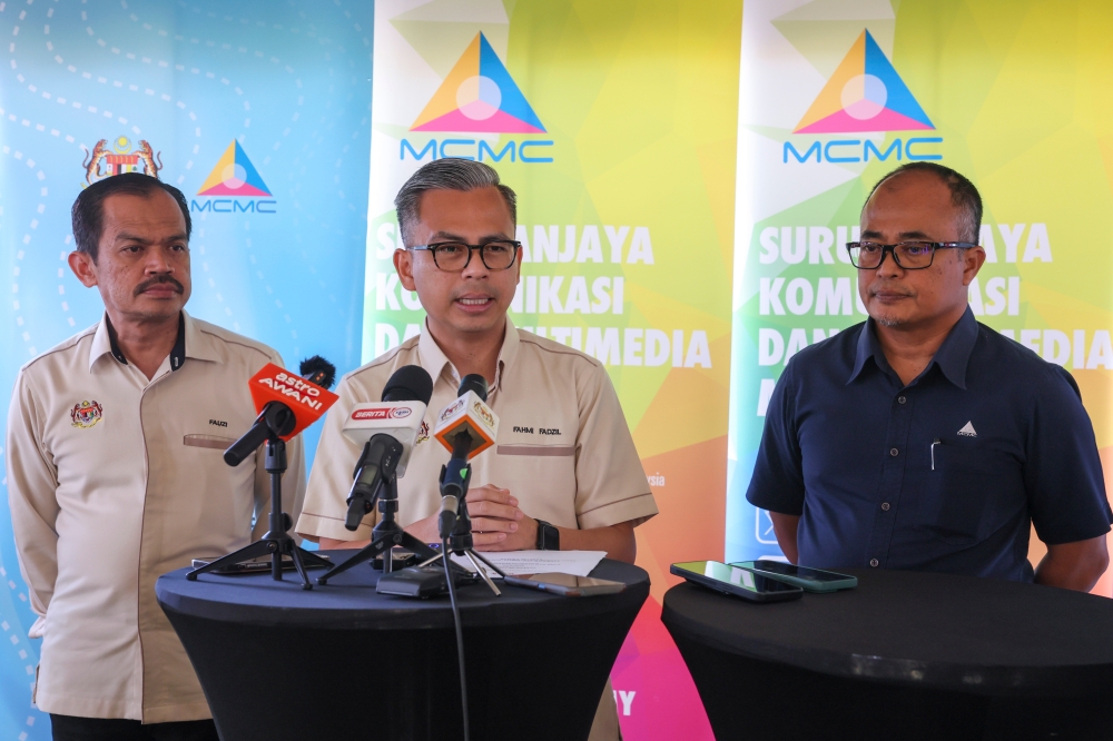 Communications Minister Fahmi Fadzil (centre) speaks during a press conference in Kuantan February 3, 2024. — Bernama pic