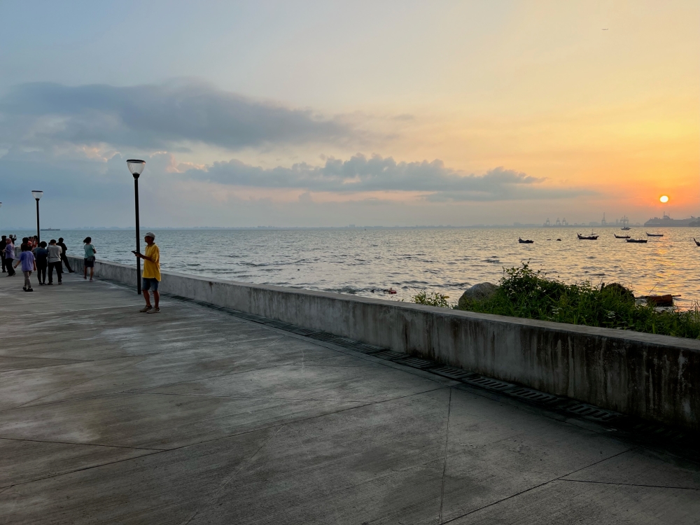 The promenade around the park affords visitors with a scenic view of the sea — Picture by Opalyn Mok