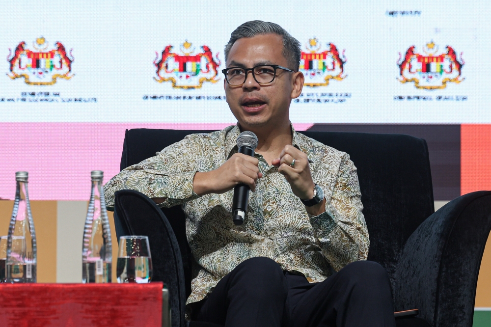 Communications Minister Fahmi Fadzil will hold a joint meeting with the Minister in the Prime Minister’s Department (Law and Institutional Reform) Datuk Seri Azalina Othman Said and Digital Minister Gobind Singh Deo regarding the implementation of a technical committee involving online security issues, particularly relating to children. — Bernama pic