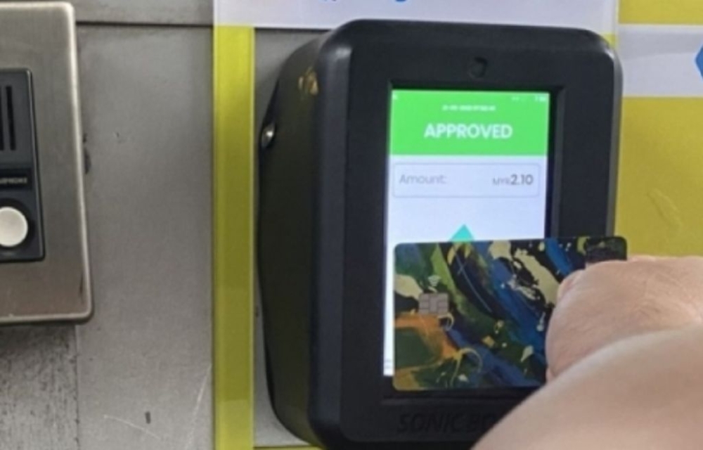 The victim claimed to have lost his savings of RM68,726 after filling in personal details for the online purchase of a toll payment device. — File pic by soyacincau