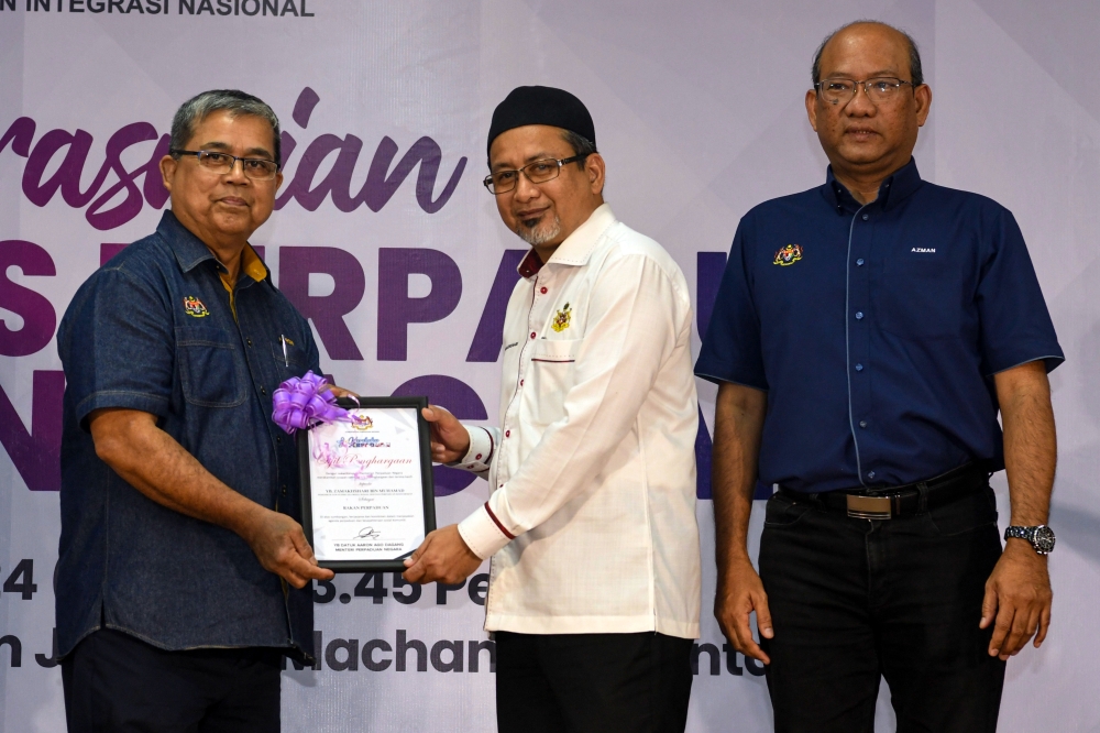 Unity Minister Datuk Aaron Ago Dagang said the Progressive KRT is an integral component of the Empowering Neighbourhood Watch (RT) initiative. with the goal to empower communities to serve as role models for other KRTs in a systematic and phased approach. — Bernama pic
