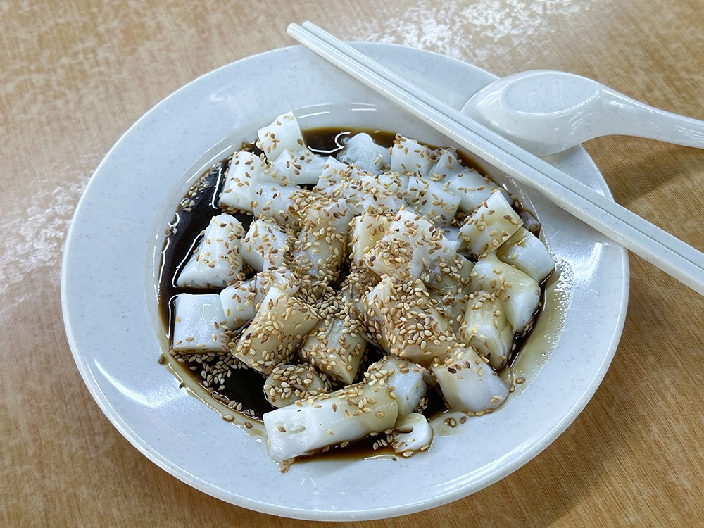 Prawn paste 'chee cheong fun' is the draw here. — Pictures by Lee Khang Yi