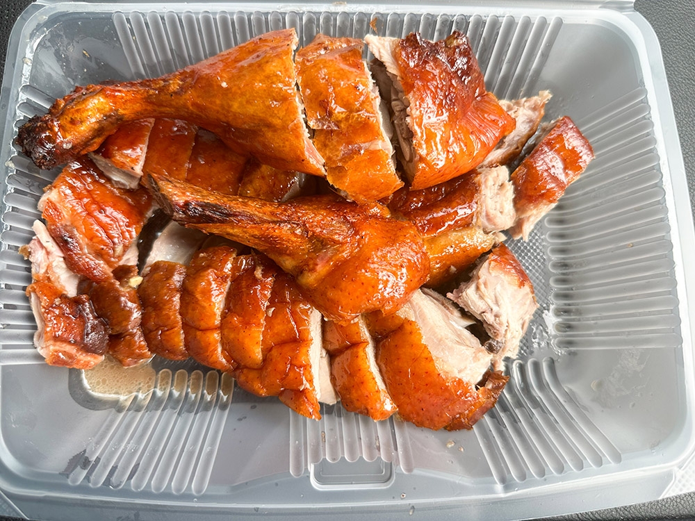 For the roasted herbal duck, the meat is juicier but the skin is not too crispy.