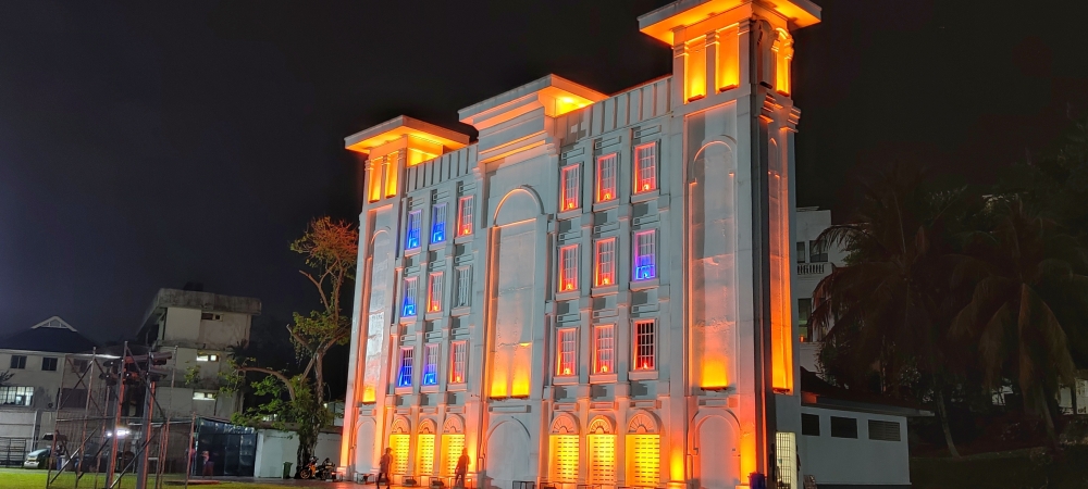 Padang Ipoh City Council illuminated in a captivating blend of blue and orange, echoing solidarity in the fight against cancer on February 4, 2024. — Picture courtesy of National Cancer Society Malaysia 