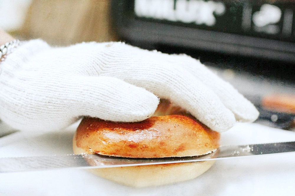 Besides drinks, LeJiu also offers bagels in a trio of flavours: original, cheese and onion.