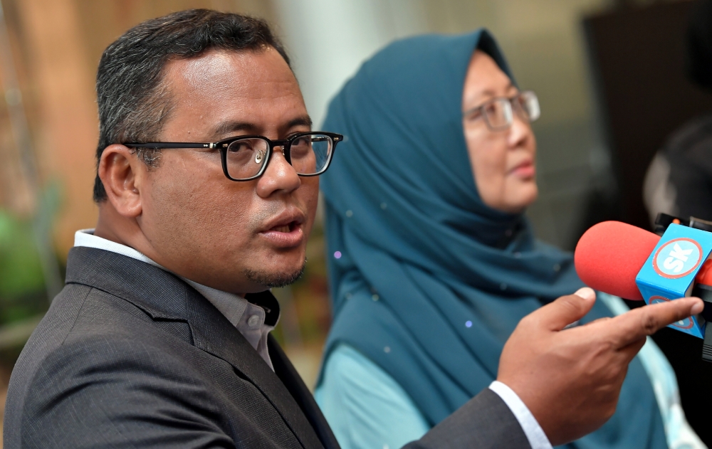 Menteri Besar Datuk Seri Amirudin Shari said the involvement of the telcos would also expand the state’s digital transformation process. — Bernama pic 