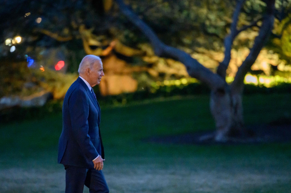 A long-awaited report cleared President Joe Biden of any wrongdoing in his mishandling of classified documents yesterday but dropped a political bombshell by painting the Democrat as a ‘well-meaning, elderly man with a poor memory’. — AFP pic