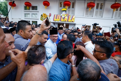 In Melaka, thousands welcome PM Anwar at Jonker Walk