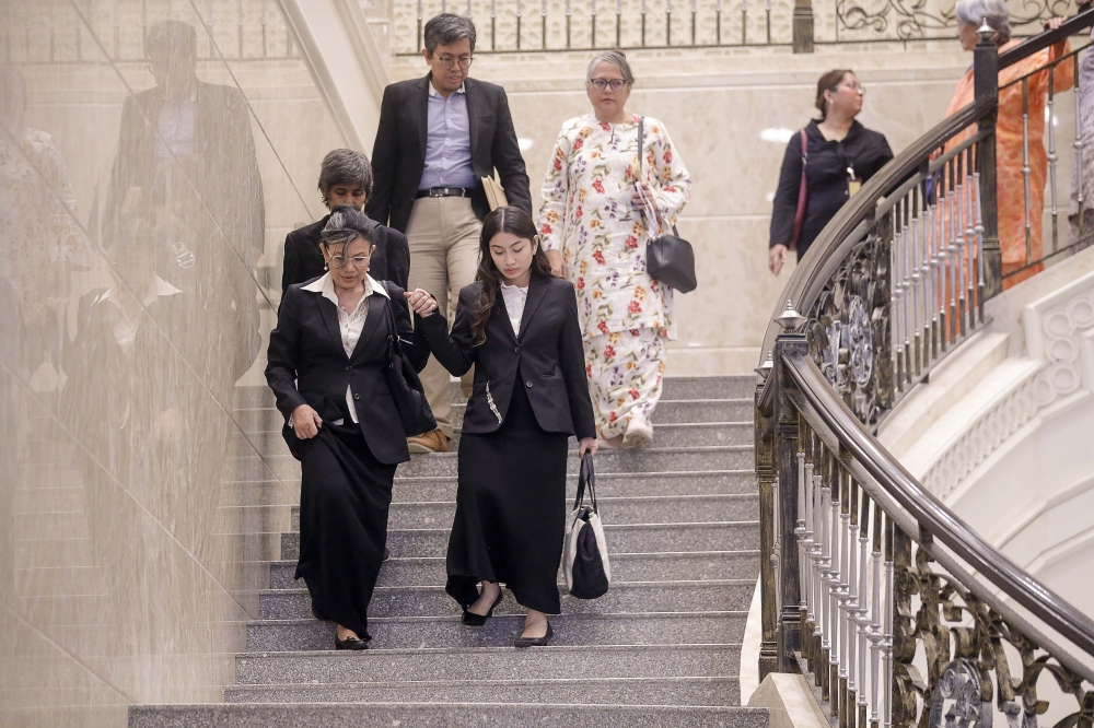 Lawyer Nik Elin Zurina Nik Abdul Rashid (front, left) and her team leave the Palace of Justice following the Federal Court’s decision to strike down 16 out of 18 provisions under the Kelantan Shariah criminal enactment as unconstitutional. — Picture by Sayuti Zainudin